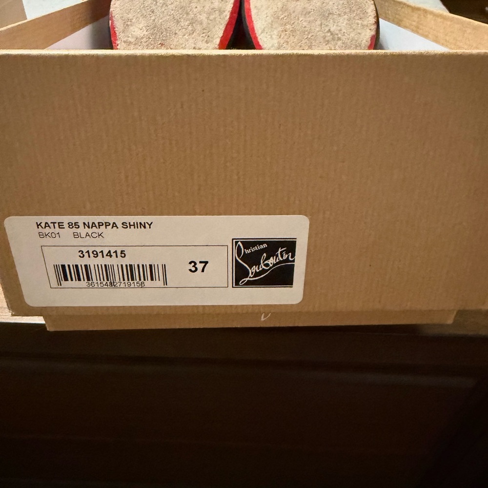 Christian Louboutin Black Nappa Shiny Pumps(Authentic) 7 /37EU
